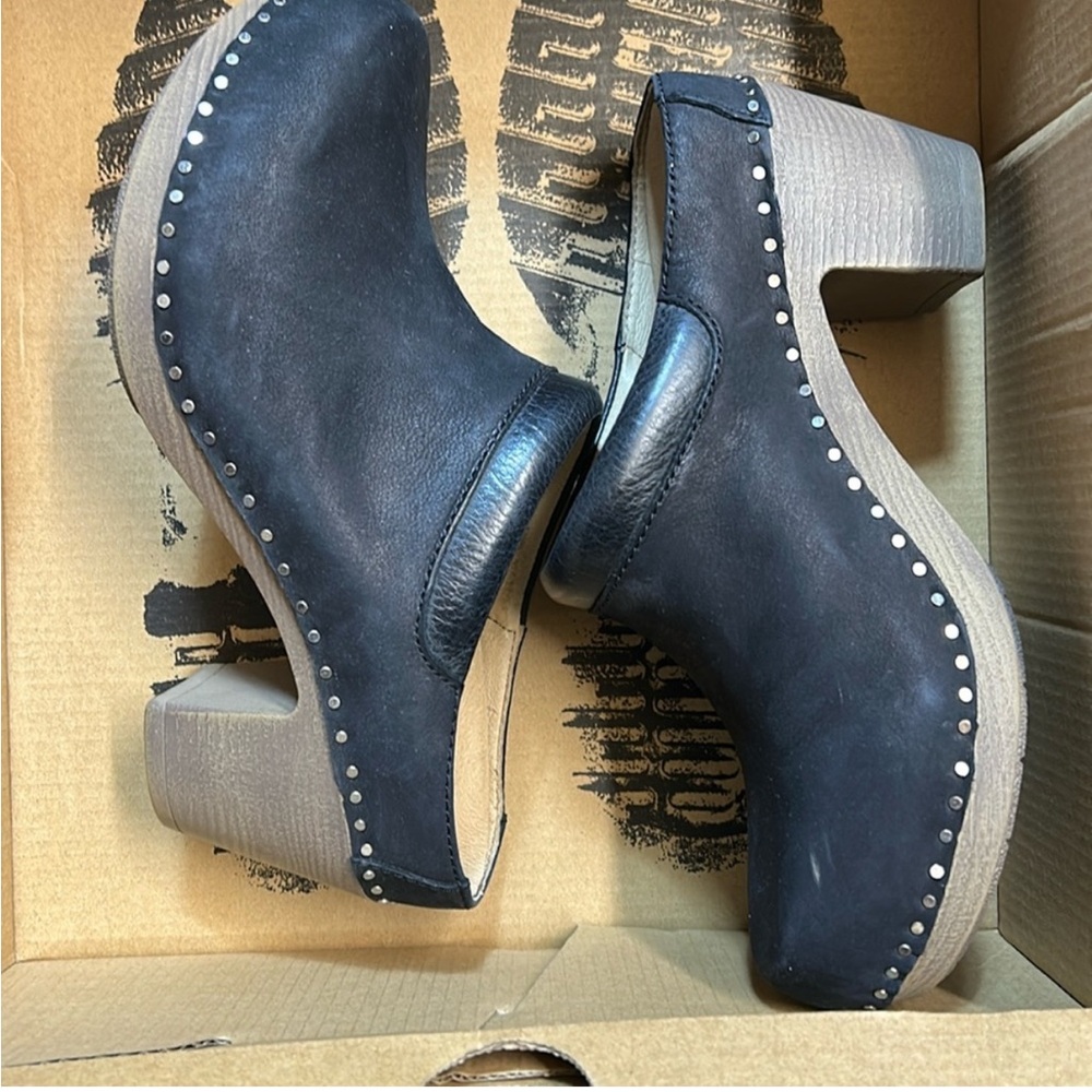 Dansko size 36/5.5 Black Leather Clogs
